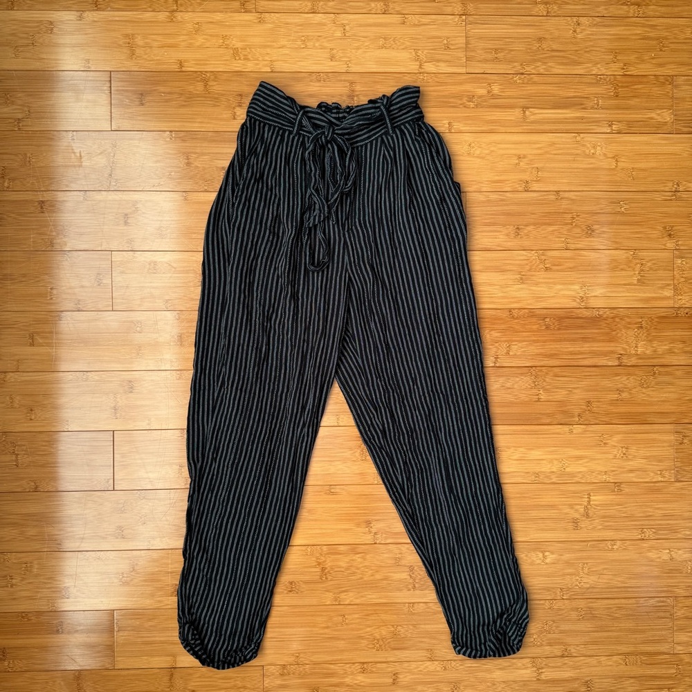 American Eagle Preowned Paper Bag Striped Pants